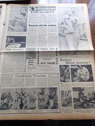 Zafer Gazetesi - 25 Ekim 1954 - Yeni Azot Fabrikasına Dair Mukavele İmzalandı - Birleşmiş Milletlerin 9. Yıldönümü Münasebetiyle Başvekil Adnan Menderes'in Verdiği Mesaj - Celal Bayar'ın Kabulleri - 29 Ekim Cuma Günü Zafer Gazetesi'nin Fevkalade Sayısında Refik Halid Karay'ın Romanı Ayın Ondördü - Kadın Korsanlar Ve Derya Kabadayıları - Casuslar Avı - İtalyan Bombası Gina - Orhan Seyfi Orhon Köşe Yazısı - 30. Ölüm Yıldönümünde Ziya Gökalp Yazan Enver Behnan Şapolyo Yazı Dizisi - Turizm Bankası Yakında Kuruluyor - Dünkü At Yarışları - Sahte İsa Gaston Dobray Ve Karısının Mahkemelimerine Başlandı - Cumhuriyet Kupası Maçları - Fenerbahçe Emniyet İle Berabere Kaldı - İkiz Dünya Başka Alemlerde Bir Macera Çizgi Roman - Girgin Vik'in Harikulade Maceraları Haydutlar Peşinde Çizgi Roman - Yeni Filmler Kanlı İhtilâl Gece Canavarı Ölüm İşareti - Mona Lisa Model Terzihanesi - Ankara'nın En Büyük Mobilya Mağazası Bursa Mobilya Pazarı - Kayaş Pastörize Süt Fabrikası - Atatürk Orman Çiftliği