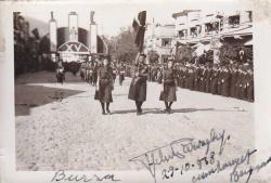 29.10.1938 (Cumhuriyetin 15. Yıl Kutlamalarında) Bursa'da Kız İzciler Tören Alanına Giderken (Resmi Geçit) - İzcilik/Şehir Tarihi - Nr.258
