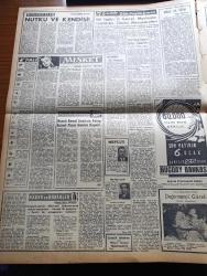 Zafer Gazetesi - 5 Ocak 1958 - Hariciye Vekili Fatin Rüştü Zorlu'nun Dün Verdiği Beyanat - Fatin Rüştü Zorlu Hükümetimiz Kıbrıs Hadiselerini Alaka İle Takip Etmektedir - Kıbrıs Bizim İçin Milli Bir Davadır - Kıbrıs Türkleri Lideri Fazıl Küçük Ada'da Türklerle Rumların Birlikte Yaşamalarını İmkan Kalmamıştır - Büyük Bir Sanayi Sergisi Hazırlanıyor - Samsun Çikolata Fabrikası Açıldı - Fazıl Ahmet Aykaç - Misket Yazan Münir Müeyyet Bekman Yazı - Radyo Ve Haberler Yazan Hikmet Münir Ebcioğlu - Yeni Pullar Bugün Satışa Çıkarılıyor - Anadolu Kaleleri Tarihi Kız Kalesi - Sovyetlerin Asya Memleketlerine Hazırlamış Olduğu Tuzak - Tıp'da Radar Terapi İsmi Verilen Yeni Bir Usul - Bulmaca - İnsan Ruhunun Hayret Verici Tarafları - Lekeli Zambak Dilimize Çeviren B. Bekdik - Sabah Keyfi Yazan Necdet Rüştü Efe - Şehzade Orhan Tarihi Aşk ve Macera Romanı - Ferdi Amcanın Maceraları Çizgi Roman - Galatasaray Fenerbahçe Şampiyonluk Karşılaması - Maçın Orta Hakemi Frederick Seipelt - Kadro Fotoğrafı