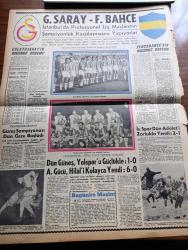 Zafer Gazetesi - 5 Ocak 1958 - Hariciye Vekili Fatin Rüştü Zorlu'nun Dün Verdiği Beyanat - Fatin Rüştü Zorlu Hükümetimiz Kıbrıs Hadiselerini Alaka İle Takip Etmektedir - Kıbrıs Bizim İçin Milli Bir Davadır - Kıbrıs Türkleri Lideri Fazıl Küçük Ada'da Türklerle Rumların Birlikte Yaşamalarını İmkan Kalmamıştır - Büyük Bir Sanayi Sergisi Hazırlanıyor - Samsun Çikolata Fabrikası Açıldı - Fazıl Ahmet Aykaç - Misket Yazan Münir Müeyyet Bekman Yazı - Radyo Ve Haberler Yazan Hikmet Münir Ebcioğlu - Yeni Pullar Bugün Satışa Çıkarılıyor - Anadolu Kaleleri Tarihi Kız Kalesi - Sovyetlerin Asya Memleketlerine Hazırlamış Olduğu Tuzak - Tıp'da Radar Terapi İsmi Verilen Yeni Bir Usul - Bulmaca - İnsan Ruhunun Hayret Verici Tarafları - Lekeli Zambak Dilimize Çeviren B. Bekdik - Sabah Keyfi Yazan Necdet Rüştü Efe - Şehzade Orhan Tarihi Aşk ve Macera Romanı - Ferdi Amcanın Maceraları Çizgi Roman - Galatasaray Fenerbahçe Şampiyonluk Karşılaması - Maçın Orta Hakemi Frederick Seipelt - Kadro Fotoğrafı