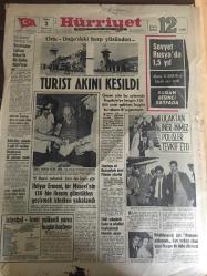 HÜRRİYET GAZETESİ  2 TEMMUZ 1967 YIL :20 SAYI :6887---Yunanistan Cuntası Kıbrıs ta Bir Darbe Hazırlıyor --Turist akını kesildi ---Bitlis -Muş yolunda 4 şaki 15 vasıtayı durdurarak  50 yolcu soydu ---İhtar Ermeni bir Musevi nin 130 bin  lirasını gümrükten geçirmek isterken  yakalandı --Sigortaya ait  hastanelerin  devri plandan çıkarıldı ---Sıhhi sebeplerle kadın ve erkekleri  kısırlaştırmak mümkün ---H.İşcan ın aylık ücreti 10 bin liraya çıkarılıyor ---Mao Komünist Çin Devler Başkanı LİU yu devirdi ---Sovyetler Birliğinde Uçaktan Fotoğraf Çekmek Yasak --Sovyet Rusya da  1,5 yıl : Yabancılar Moskova dan  başka yerde yaşayamaz ---Turgay ın  jübile maçı  bu gece :Elveda Futbol ---İstanbulsporlu  Gökmen ve Yasin Galatasaraylı oldular ---Yasin ,lefter Can ve Metin i unutamıyor ---Uçaktan iner inmez polisler tevkif etti ---Nikahlanacağı gün hamama gidiyorum  diye evden çıkan güzel Nurşen  bir daha dönmedi ---Kıbrıs ta ki manevrayı Grivas ilr yüksek rütbeli Yunan subayları izliyor ---