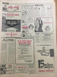 HÜRRİYET GAZETESİ 9 OCAK 1967 YIL :19 SAYI :6718---CHP nin 51 İl Başkanı Hayır Dedi --Memurlar Bugün iki aylık avans alıyorlar ---Kıbrıs ta Türk ve Rumlar 4 Saat Çarpıştı ---Tahkik  Heyeti Moskova ya Gitti ---Teşekküllerdeki  yıllanmış  talebeler tasfiye edilecek --Zeki ve fakir talebelere  Türk Eğitim Tesisi Burs Verecek --Futbol aşkına 13 yaşında bir çocuk ikinci defa Batı Almanya ya sığındı ---Beşiktaş :0 Göztepe :0 ---PTT,  Ankaragücünü hezimete uğrattı --Altay ,Galatasaray ı 2-0 yendi ---Eskişehir :3  Feriköy :1---Verem Savaş Derneğine Verilen 5-10 Kuruluşlar   Bir Hayat Kurtarıyor ---Charles Aznavour ,İsveçli sevgilisiyle evleniyor ---İki yılda reklam filmlerinden  5 milyon lira aldı --Prenses Süreyya Değişik Kavalyelerle Gönül Eğlendiriyor ---Memurlar Bugün İki Aylık Avans Alıyor ---İzmir in  bir çok semtini  yine sular bastı ---İnönü hastalandı ----