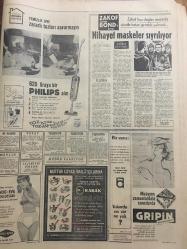 HÜRRİYET GAZETESİ 9 OCAK 1967 YIL :19 SAYI :6718---CHP nin 51 İl Başkanı Hayır Dedi --Memurlar Bugün iki aylık avans alıyorlar ---Kıbrıs ta Türk ve Rumlar 4 Saat Çarpıştı ---Tahkik  Heyeti Moskova ya Gitti ---Teşekküllerdeki  yıllanmış  talebeler tasfiye edilecek --Zeki ve fakir talebelere  Türk Eğitim Tesisi Burs Verecek --Futbol aşkına 13 yaşında bir çocuk ikinci defa Batı Almanya ya sığındı ---Beşiktaş :0 Göztepe :0 ---PTT,  Ankaragücünü hezimete uğrattı --Altay ,Galatasaray ı 2-0 yendi ---Eskişehir :3  Feriköy :1---Verem Savaş Derneğine Verilen 5-10 Kuruluşlar   Bir Hayat Kurtarıyor ---Charles Aznavour ,İsveçli sevgilisiyle evleniyor ---İki yılda reklam filmlerinden  5 milyon lira aldı --Prenses Süreyya Değişik Kavalyelerle Gönül Eğlendiriyor ---Memurlar Bugün İki Aylık Avans Alıyor ---İzmir in  bir çok semtini  yine sular bastı ---İnönü hastalandı ----