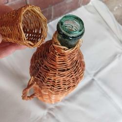 Hasır Örgü Cam Şişe Kulplu ve Kapaklı