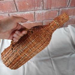 Hasır Örgü Cam Şişe Kulplu ve Kapaklı