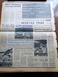 Zafer Gazetesi - 20 Ocak 1958 - Sovyet Başvekilimizin Mesajına Başvekil Adnan Menderes'in Cevabı - Adnan Menderes Suriye İle Halledilecek Bir Davamız Yoktur - Başvekil Adnan Menderes Mithatpaşa Stadında Galatasaray Beşiktaş Maçını Takip Etti - Fatin Rüştü Zorlu Avrupa'dan Döndü - İstanbul'da 112 İşçi Evinin Temeli Atıldı - Şemi Ergin'in Kabul Edilen İstifası Üzerine Ethem Menderes Milli Müdafaa Vekili Oldu - Profesör Doktor İzzet Kantemir Basın Toplantısı Yaparak Penisilin Kullanımı Hakkında Bilgilendirme Yaptı - İngiltere İle Fransa Arasında Orta Doğu'ya Dair Görüş Birliği - Gemlik Sahil Sitesi - Misket Yazan Münir Müeyyet Bekman Yazı Dizisi - Radyo Ve Haberler Yazan Hikmet Münir Ebcioğlu - Anastasia Çarın Kızı Ulus Ve Cebeci Sinemasında - Ebedi Buzlar Diyarı Antarktika - Polonya'da Françoise Sagan'ın Eserleri Zararlı Sayılıyor - Rock And Roll Dansı - İstanbul Lisesi'nin Kuruluş Yıldönümü - Penisilin Hem Faydalı Hem De Zararlı Bir İlaçtır - Galatasaray Cimbom Beşiktaş'ı Yendi