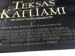 TEKSAS KATLİAMI, ORİJİNAL SİNEMA AFİŞİ - The Texas Chainsaw Massacre, 2003, FİLM AFİŞİ / POSTERİ - BÜYÜK BOY - ORİJİNAL - 97 X 68 cm EBADINDA - Original Turkish Big Size Movie Poster - Marcus Nispel, Jessica Biel, Jonathan Tucker, Andrew Bryniarski, Jessica Biel, Jonathan Tucker, Erica Leerhsen, Mike Vogel, Eric Balfour, Andrew Bryniarski, R. Lee Ermey, David Dorfman, Lauren German, Terrence Evans, Marietta Marich, Heather Kafka, Kathy Lamkin, Brad Leland, Mamie Meek, John Larroquette, CINEMADIA ''TESTERE GERİ DÖNDÜ''