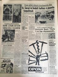 HÜRRİYET GAZETESİ 6 OCAK 1967 YIL :19 SAYI :6715---Kızıl Muhafızlar ,karşı gelenleri insafsızca öldürülüyor ---Kızıl Çin de sene kalan Türk öğrenci yurda döndü ---Veraset ve doğum işleri kolaylaşıyor Nikah memurları kaldırılacak ---Makarios gün geçtikçe silah ve askerini artırıyor ---Turizm acenteleri Çiğli ye yabancı yolcu uçaklarının inmesini istediler ---Kocasına kızıp  adliye koridorunda  soyundu ---Banguoğlu  Kurultay Seçimleri Hileli Yapıldı Dedi ---Çukurova nın  Kurtuluşu Dün Törenle Kutlandı --İran Şahı ile eşi Adana ya  dostluk ziyareti yapıldı ---Liselerde  görgü ve sosyal eğitime de önem verilecek ---Galatasaray 'ın  hedefi haftayı  4 puanla kapatmak ---Namık Seyhan Hayatını Hamallıkla Kazanıyor --Antrenör Basri :Vefa 2. lige düşmeyecek ---Lemiç e  para cezası verilecek ----Kızıl Çin de liderlerin  karıları kapışıyorlar ---Jilet fabrikasında ki  bir usta sakalımı  kesmem diyor ---New York ta kar küreyenler saatte 22 lira kazanıyorlar ----