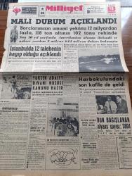 Milliyet Gazetesi - 18 Haziran 1960 - Mali Durum Açıklandı - Borçlarımızın Umumî Toplamı 12 Milyardan Fazla - 118 Ton Altının 102 Tonu Rehinde - Son On Yıl Zarfında Amerika'dan Alınan iktisadi Ve Askeri Yardım 2 Milyar 644 Milyon Doları Bulmuştur - İstanbul'da 12 Talebenin Kayıp Olduğu Açıklandı - Ordu Mensupları Eyüplü Gençler Ve Kalabalık Halk İştirakiyle Eyüp Mitingi - Yüksek Adalet Divanı Hususî Kanunu Hazır - Harp Okulu dakika Son Kafile De Yassıada'ya Geldi - Din Politikaya Karışamayacak - Hasan Polatkan Ailesinin Edindiği Servet Tahkik Ediliyor - Dün Bağışlanan Alyans Sayısı 3804 - Çetin Altan Köşe Yazısı - Amerikan Sinemasında Ümit Verici Kıpırdanışlar - İsveç'ten Alınan İsveç Şilebi Geldi - Ardahan Rusların Ötedenberi Göz Diktikleri Bir Beldemizdir - Kapatılan Birlik Ve Federasyonlar Tekrar Açılıyor - Abdülcanbaz'ın Maceraları Çizen Turhan Selçuk -  Yazamadıklarımız İsmet İnönü Vali Yetkiner'i  Nasıl Kovmuştu - Cici Can Çizen Bedri - Sahne Aşkları Çizen Leonard Starr -