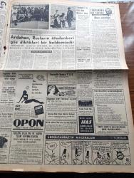 Milliyet Gazetesi - 18 Haziran 1960 - Mali Durum Açıklandı - Borçlarımızın Umumî Toplamı 12 Milyardan Fazla - 118 Ton Altının 102 Tonu Rehinde - Son On Yıl Zarfında Amerika'dan Alınan iktisadi Ve Askeri Yardım 2 Milyar 644 Milyon Doları Bulmuştur - İstanbul'da 12 Talebenin Kayıp Olduğu Açıklandı - Ordu Mensupları Eyüplü Gençler Ve Kalabalık Halk İştirakiyle Eyüp Mitingi - Yüksek Adalet Divanı Hususî Kanunu Hazır - Harp Okulu dakika Son Kafile De Yassıada'ya Geldi - Din Politikaya Karışamayacak - Hasan Polatkan Ailesinin Edindiği Servet Tahkik Ediliyor - Dün Bağışlanan Alyans Sayısı 3804 - Çetin Altan Köşe Yazısı - Amerikan Sinemasında Ümit Verici Kıpırdanışlar - İsveç'ten Alınan İsveç Şilebi Geldi - Ardahan Rusların Ötedenberi Göz Diktikleri Bir Beldemizdir - Kapatılan Birlik Ve Federasyonlar Tekrar Açılıyor - Abdülcanbaz'ın Maceraları Çizen Turhan Selçuk -  Yazamadıklarımız İsmet İnönü Vali Yetkiner'i  Nasıl Kovmuştu - Cici Can Çizen Bedri - Sahne Aşkları Çizen Leonard Starr -