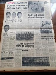 Milliyet Gazetesi - 18 Haziran 1960 - Mali Durum Açıklandı - Borçlarımızın Umumî Toplamı 12 Milyardan Fazla - 118 Ton Altının 102 Tonu Rehinde - Son On Yıl Zarfında Amerika'dan Alınan iktisadi Ve Askeri Yardım 2 Milyar 644 Milyon Doları Bulmuştur - İstanbul'da 12 Talebenin Kayıp Olduğu Açıklandı - Ordu Mensupları Eyüplü Gençler Ve Kalabalık Halk İştirakiyle Eyüp Mitingi - Yüksek Adalet Divanı Hususî Kanunu Hazır - Harp Okulu dakika Son Kafile De Yassıada'ya Geldi - Din Politikaya Karışamayacak - Hasan Polatkan Ailesinin Edindiği Servet Tahkik Ediliyor - Dün Bağışlanan Alyans Sayısı 3804 - Çetin Altan Köşe Yazısı - Amerikan Sinemasında Ümit Verici Kıpırdanışlar - İsveç'ten Alınan İsveç Şilebi Geldi - Ardahan Rusların Ötedenberi Göz Diktikleri Bir Beldemizdir - Kapatılan Birlik Ve Federasyonlar Tekrar Açılıyor - Abdülcanbaz'ın Maceraları Çizen Turhan Selçuk -  Yazamadıklarımız İsmet İnönü Vali Yetkiner'i  Nasıl Kovmuştu - Cici Can Çizen Bedri - Sahne Aşkları Çizen Leonard Starr -