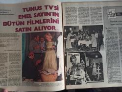 TV'de 7 Gün Haftalık Aktüalite Sinema Tiyatro Müzik ve Magazin Dergisi - 9 Haziran 1975 - Sayı:18 - Ali Rıza Binboğa - Tunus Tv'si Emel Sayın'ın Bütün Filmlerini Satın Alıyor - Mazi Kalbimde Yaradır - Hikmet Feridun Es - Kaçak efsanesi de bitiyor - Rakamlarla, iki yıldır seyrettiğimiz kaçak - Arsen Lüpen Türkiye'de Film Çevirecek - Marmaris'te Aşk Başkadır - Şükran Özer'le Mazide Bir Gezinti - Emine Fulsen - Zafer Celasun- Fikret Hakan - Ayhan Işık - Ajda Pekkan Posteri - Ayla Büyükataman, Tülin Yakarçelik, Fehmi Ege - İsmail Cem şenliği 10 saat sürdü - Estergon Kalesi - Füsun Önal kaybettiği kalbini telesporda buldu - Bir avazda Şule Gençosman ve iyi yolculuklar - Atilla Atasoy'un İki Müjdesi Var - Hikmet Feridun Es - Adnan Advan'ın özel albümünden - Ömer Faruk Altınsoy - Hasan Önal - Sibel Penjak - Mireille Mathieu - Sezai Solelli - Seyhan Tütün ve Öyküleri ile Türküler - Pembe Panter ve Temel Reisi Ne Zaman Seyredeceğiz? - Bir Mektup Rekortmeni - Posterli Tam Takım Dergi
