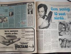 TV'de 7 Gün Haftalık Aktüalite Sinema Tiyatro Müzik ve Magazin Dergisi - 9 Haziran 1975 - Sayı:18 - Ali Rıza Binboğa - Tunus Tv'si Emel Sayın'ın Bütün Filmlerini Satın Alıyor - Mazi Kalbimde Yaradır - Hikmet Feridun Es - Kaçak efsanesi de bitiyor - Rakamlarla, iki yıldır seyrettiğimiz kaçak - Arsen Lüpen Türkiye'de Film Çevirecek - Marmaris'te Aşk Başkadır - Şükran Özer'le Mazide Bir Gezinti - Emine Fulsen - Zafer Celasun- Fikret Hakan - Ayhan Işık - Ajda Pekkan Posteri - Ayla Büyükataman, Tülin Yakarçelik, Fehmi Ege - İsmail Cem şenliği 10 saat sürdü - Estergon Kalesi - Füsun Önal kaybettiği kalbini telesporda buldu - Bir avazda Şule Gençosman ve iyi yolculuklar - Atilla Atasoy'un İki Müjdesi Var - Hikmet Feridun Es - Adnan Advan'ın özel albümünden - Ömer Faruk Altınsoy - Hasan Önal - Sibel Penjak - Mireille Mathieu - Sezai Solelli - Seyhan Tütün ve Öyküleri ile Türküler - Pembe Panter ve Temel Reisi Ne Zaman Seyredeceğiz? - Bir Mektup Rekortmeni - Posterli Tam Takım Dergi