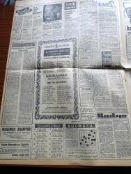 Milliyet Gazetesi - 13 Haziran 1962 - İsmet İnönü Yeni Türkiye Partisi Ve Cumhuriyetçi Köylü Millet Partisi Liderleri İle Görüştü - Üçlü Bir Koalisyon İhtimali Kuvvetlendi - Cevdet Perin Adalet Partisinden Çekildi - Millet Partisi Kuruluyor - İstanbul'a Gelen Ünlü Fransız Aktristi Marie Bell'e 4 Kırmızı Gül - Sovyetler 35 Milyon Türk'ü Ruslaştırmaya Çalışıyorlar - Dün Bir Öğrenci Daha İmtihandan Sonra Öldü - İslamiyet Afrika'da Hızlıca Yayılıyor - Çetin Altan Köşe Yazısı - Sarışın Bomba Jayne Mansfield Bir Sütyenle Kaldı - Amerikalı Astronot Yarbay John Glenn'in Dostluk 7 Kapsülü İstanbul'a Geldi - Akbaba Dergisi Hüseyin Korkmazgil Yusuf Ziya Ortaç Ve Rıfat Ilgaz - Abdülcanbaz'ın Maceraları Çizen Turhan Selçuk - Gelin Taşı Yazan Yaman Koray Yazı Dizisi - Kızıl Kadırga Yazan Abdullah Ziya Kozanoğlu Yazı Dizisi - Cici Can Çizen Bedri - 27 Mayıs'ın Gerisindeki 5 Yılın Hikâyesi Hazırlayanlar Ömer Sami Coşar Abdi İpekçi - Zaman Ve Şöhrete Karşı Yıkılmayan Şöhretler - Katherine Hepburn