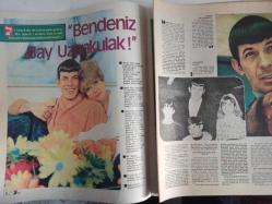 TV'de 7 Gün Haftalık Aktüalite Sinema Tiyatro Müzik ve Magazin Dergisi - 30 Haziran 1975 - Sayı:21 - Can Akbel Fuar'ın Assolisti - ''Bendeniz Bay Uzunkulak'' - Charles Boyer - Rudolph Valentino - - Esen Ünür - Mediha Şen - Gönül İpek - Selahattin Pınar - Saadettin Kaynak - Timur Selçuk - Sabri Dino - İlhan İrem de ''Bahçıvan'' oldu - Çetin Çeki, TV Haberleri Müdür Yardımcısı oldu - Atilla Yelken - Baba Cartwright - Hulusi Kentmen - Atıf Kaptan - Kadir Savun - Semiha Yankı olayı - Kamuran Akkor Rüzgarın Hışmına Uğradı - Tahsin Öztin - Deveyi tanır mısınız? - Emel Sayın - Yılmaz Güney - Jack Lemmon - Nurhan Damcıoğlu - Macit Flordun - John Steinbeck - Yeşim Posteri - ''DKD'' kursları için halkevlerine akın başladı - Karakolda filmi niçin oynatılmadı? - 3, İstanbul Festivali neden TV'de gösterilmiyor? - Yasemin Kumral Dereden Tepeden - Nilüfer - İlhan İrem - Ali Rıza Binboğa - Semiha Yankı - Halit Kıvanç - Sezai Solelli - Semih Polat fotoğraf ve haberi - Posterli Tam Takım Dergi