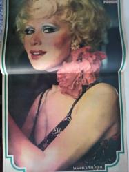 TV'de 7 Gün Haftalık Aktüalite Sinema Tiyatro Müzik ve Magazin Dergisi - 14 Temmuz 1975 - Sayı:23 - Füsun Önal kalbini kaybetti - Atilla Özdemiroğlu - İlhsan Şentürk - Halit Kıvanç - 4 Yeni Yuva Kuruldu - Tanju Okan'ın nikahını kadınlar kıydı - Zeliha evlendi ve sahneyi bırakıt - Ayşecik erdi muradına, biz çıkalım kerevetine - Hikmet Feridun Es - Uğur Dündar - Samim Var - Cenk Koray - Cem KAraca - Semiha Yankı - Nida Tüfekçi - Sevim Deran - Erol Deran - Uğurlugiller'in Dönüşü - Almanlar neler seyrediyor? - Tahsin Öztin - Nurhan Damcıoğlu Posteri - Cüneyt Arkın - Selda Alkor - Mine Yalçın - Betty Grable Sarışın Bomba - Nurhan Nur - Buster Keaton - Timur Hakmen'e olanlar oldu! - Cahit Oben - Arçelik Buzdolabı Reklamı - Kış Uykusuna Yatan Televizyon - Cüneyt Arkın da TV'ye ateş püskürüyor Ömer Tüzündür - Sema Tüzün - Yılmaz Dağdeviren fotoğraf ve haberi - Posterli Tam Takım Dergi