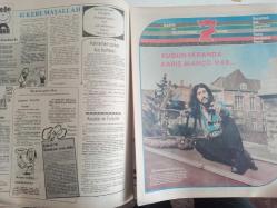 TV'de 7 Gün Haftalık Aktüalite Sinema Tiyatro Müzik ve Magazin Dergisi - 3 Kasım 1975 - Sayı:39 - En uzun günün arından - Altan Erbulak - Altan Karındaş - Filiz Akın - Cenk Koray - Yaşar Özel - Zeki Sözer - Güneş Tecelli - Bülent Ersoy olayının içyüzü - Mazi Kalbimde Yaradır - Hikmet Feridun Es - Komiser Columbo'nun Romanı - Ross Martin - Halit Kıvanç - Celal Bayar - Barış Manço - Kadınlar Yılında Herşey Kadınlar İçin - Nida Tüfekçi - Füsun Önal - Atilla Özdemiroğlu - Ali Uyanık - Erol Aksoy - Dilenci iş arıyor - TV Gençlik Kulübü - Nathalie Wood - George Chakiris - Russ Tamblyn - Richard Beymer - Rita Moreno - TV'de Yerli Filmler Üzerine - Ümit Tunçağ - Elvan Sevil - Sebla Özveren -Barbara Bain - Martin Landau - 18 Yıllık Bir Aşk Hikayesi fotoğraf ve haberi - Tam Takım Dergi