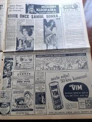 Milliyet Gazetesi - 4 Nisan 1962 -  69 Subayın Emekliye Sevki Açıklandı - Adalet Partisi Genel İdare Kurulu İstifa Etti- Cezayir'de Gizli Ordu 9 Hastayı Yatakta Öldürdü - Modern Kleopatra Elizabeth Taylor'un Aşkları - Galatasaray Palermo'yu Yendi - Metin Oktay - Turgay Şeren - Lefter Küçükandonyadis  - Halep Garnizonu Dün Teslim Oldu - İsmet İnönü Adalet Partisi Liderine Tarizde Bulundu - Ragıp Gümüşpala - Osman Bölükbaşı - Liz Taylor Fisher'den Boşanıyor - Zenci Boksör Kid Paret Öldü - 22 Şubat Af Tasarısı Hazırlandı - Bir Amerikan Firması Otomobil Fabrikası Kurmak İstiyor - Çetin Altan Köşe Yazısı - Sokaktan Gelen Film Başrolde Sevim Çağlayan Ve Ahmet Mekin - Emek Sineması - Philips - Boncuk Walt Disney - Cisco Kid Çizen Jose Salinas Rod Reed - Halit Kıvanç - Gündüz Kılıç - Fenerbahçe Yeşildirek Maçı Bu Gece - Gelir Vergisi Ortalaması %55 Oranında