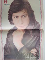 TV'de 7 Gün Haftalık Aktüalite Sinema Tiyatro Müzik ve Magazin Dergisi - 12 Ocak 1976 - Sayı:3 - Zafer Cilasun - Ajda Pekkan - Peter Falk - Tanımadığınız Columbo - Ülkü İnset - Cem Karaca - Barış Manço - Ekran Başı - Hikmet Feridun Es - Canan Oğuz - Güneş Tecelli - Tuna Huş - Ülkü İmset - Ajda Pekkan'a Ekran Yasak - Hanife Hala da Resim Çekiyor - Telespor'un İstanbul Seferi - Bekir Sıtkı Sezgin - Hülya Sözer - Terzi Yusuf Televizyonu Alamıyor - Semiramis Pekkan - Ayhan Işık - Fatma Girik - Çolpan İlhan - Çolpan İlhan - Ümit Tokcan Posteri - Nuriye Kantar - Bilge Baykara - Melek Dener - Böyle Bir Seçil Heper Seyredecektik - Elçin Temel - Radyo ve TV'de bir Doktor Şair Konuşmacı Var - Tele Arkadaş - Güneş Tecelli - Tahsin Öztin - Hikmet Feridun Es - Sözün Gelişi - Yüzdeki Sivilceler - Ahmet Günday - Bay Yarımsaç Türk TV'sinde - Kirk Douglas'ın Dünü Bugünü - Mutlu Bir Aile fotoğraf ve haberi - Posterli Tam Takım Dergi