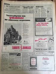 HÜRRİYET GAZETESİ 12 AĞUSTOS 1968 YIL :21 SAYI :7289---İzmir de sabotaj --Duman yüzünden kanlı kavga :1 ölü altı yaralı var --720 milyonluk tesisler eylüle kadar hizmete açılacak ---Bir Amerikan  uçağını kendi askerine  açtığı ateşle sekiz kişi öldü ---İki yüz hastanın yattığı hastanede bir doktor var ----Bir Ermeni genç  düğünü beğenince  sünnet oldu ---Nixon ve yardımcısı başkan Johnson ile  görüştüler --Fenerbahçe perişan oldu : 1-4 --M.City ilk lig  maçında liverpool e yenildi :2-1---Beşiktaş ,Sarıyer önünde iyi not aldı : 5-0---Genç Basketbol Takımımız Avrupa Dördüncüsü Oldu ---Ağustos ayının ilk hafta tahlilleri  tatile  başladı ---Trafik kazasında anne öldü ,çocukları ağır  yaralandı ---Bütün yurtta polislerin izni kaldırıldı --Yüzmede bayanlar üç rekor  yeniledi ---Demirspor :1 Eskişehir :0---Çek Komünist Partisi Reform Statüsünü Halka Açıkladı ---Barış  şenliği için gelen  öğrenciler hudut dışı edildi ---Dağ köyleri için  ortaokul yapıldı ---