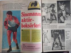 TV'de 7 Gün Haftalık Aktüalite Sinema Tiyatro Müzik ve Magazin Dergisi - 8 Mart 1976 - Sayı:11 - Ajda Pekkan - Fecri Ebcioğlu - Erkan Yolaç - Cemil Can Bıçakçı - Ateş Böcekleri - Halit akçatepe - İlhan Daner - Ekran Başı - Hikmet Feridun Es - Bülent Denli - Sinemanın Aktör böksörleri - Süleyman Turan - Jean Paul Belmondo - Harold lloyd - Kartal Tibet - Paul Newman - Alfred Hitchcock - Ernest Hemingway - Sezai Solelli - Taner Şener - Küçük Hanımefendi 1976 - Belgin Doruk - Küçük Aydın - Uğur Akdora - Yahya Demirel - Ayten alpman - İzzet Günay - Mete İnselel - Grace Kelly - Türkan Şoray - İzzet Günay - Efkan Efekan - Türkan Şoray Posteri - Safiye Filiz - Bülent Denli - Fecri Ebcioğlu - Tahsin Öztin - Enrico Macias - Demis Roussos - Serpil Barlas sonunda şeytanın bacağını kırdı - Selçuk Alagöz'ü askere böyle uğurladık - İskender Doğan - Cem KAraca - Melike Demirağ - Seçil Heper - Alpay - Hikmet Feridun Es - Harika Değirmenci - Turhan Erdemgil - Barry Fitzgerald - Posterli Tam Takım Dergi