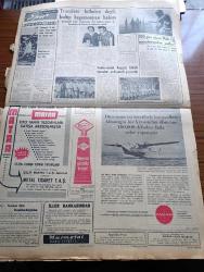 Cumhuriyet Gazetesi - 5 Temmuz 1962 - Adalet Partisi Hükümet Programını Redde Karar Verdi - Hasankeyf'de Yapılacak Üç Kemerli Köprü - Ticaret Bakanı Muhlis Ete 2. 6 Aylık İthalat Programı Ve İhracat Rejimini Açıkladı -  Genelkurmay Başkanı Orgeneral Cevdet Sunay Brüksel Toplantısı İçin Olmaz Böyle Şey Dedi - Cezayir'de Milli Kurtuluş Cephesi Dün İkiye Bölündü - Soruşturma Komisyonu Mehmet Baydur'u Suçsuz Buldu - Adana Trenine Sabotaj Yapılmak İstendi - İlhan Selçuk Köşe Yazısı - Esat Tekeli Köşe Yazısı - Gecenin Ucundaki Işık Yazan Peride Celal Yazı Dizisi - Deniz Hastanesi - Esrar İçilen Bir Kulüp Basıldı - Başkan Kennedy Atom Savaşı Değil Gerilla Savaşı İçin Hazırlanmalı Dedi - Irak'ta 23 Yabancı Şirket Kapatıldı - İstanbul Ankara Radyosu Programı - 303  Gün Süren Milli Lig Maratonundan Notlar - En Az Gol Yiyen Takım Galatasaray - En Çok Gol Atan Takım Fenerbahçe - Transfere Futbolcu Değil Kulüp Hegemonyası Hakim - Federasyon Kupası Kürek Yarışmaları Çekişmeli Geçecek -- Korem Bayer