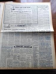 Halkçı Gazetesi - 14 Kasım 1954 - Hüseyin Cahit Yalçın Köşe Yazısı - Cumhuriyet Halk Partisi Meclisi Tebliği - 2 Mayıs Seçimlerinden Sonra İktidarın Aldığı Tedbirler Endişeleri Arttırmıştır - Ankara Palas Salonunda Defile - Sovyetlerin Yeni Bir Teklifi 23 Avrupa Devleti Toplantıya Çağrıldı - Yedeksubay Takımı Hava Gücünü Yendi - Hacettepe Güneşspor Maçı - Galatasaray Ve Beşiktaş Galip Geldi - Ahmet Emin Yalman Ecnebi Bilirkişilerle Konuşmuş - Güzel Regina Dedektif Cardoc'un Maceraları - Atatürk Üniversitesi Yazan Mustafa Nuri Okçuoğlu - Elli İki Kişi Kuduz Eti Yemiş - Fransız Başbakanı Mendes France Amerika'ya Gitti - Hububat Nakli İçin Vagon Yok - Ankara Valisi Kemal Aygün Mısır Başbakanı Abdülnasır İle Görüştü - Hüseyin Cahit Yalçın'ın 50 Yıllık Siyasi Hatıraları Meşrutiyet Devri Ve Sonrası Yazı Dizisi - Ölü Kafası Yazan Ketlin Veyd Yazı Dizisi - Binbir Sırrı Olan Adam Eski Polis Müfettişi Thorp'un Hatıraları Yazan Arthur Thorp Yazı Dizisi - Bugünkü At Yarışları - Arı Unları - Akbank