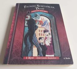 Kötü Günler Başlarken - Talihsiz Serüvenler Dizisi 1. Kitap ( Karton Kapak )