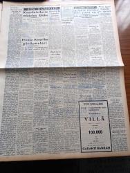Halkçı Gazetesi - 18 Kasım 1954 - Bir Demokrat Parti'nin Halkçı Gazetesine Demeci Bir Milletvekilinin Kürsüden İndirmeye Kalkmanın Demokratik Zihniyetle Alakası Yoktur - Atatürk Bayramı İçin Hazırlık Yapılıyor - Adnan Menderes'in Düşmanları - Devlet Bakanı Mükerrem Sarol İstifa Etmek İstemiş - Osman Bölükbaşı'nın Basın Toplantısı - Demokrat Parti'nin Devletçiliği Yazan Ali Rıza Erem - Kıbrıs'a 103 Türk Bayrağı Gönderildi - Silviya'nın Avrupa Gezisi Resimli Romanı - Güzel Regina Dedektif Cardoc'un Maceraları Yazan Georges Dejean Yazı Dizisi - Komünistlerin Müdafaa Bloku - Uçan Dairelerle İlgili Bir Şirket - Filistin Mültecileri Meselesi - Hüseyin Cahit Yalçın'ın 50 Yıllık Siyasi Hatıraları Meşrutiyet Devri Ve Sonrası Yazı Dizisi - Ölü Kafası Pelerin Altında İşlenen Cinayet Yazan Ketlin Veyd Yazı Dizisi - Polis Hafiyesi Bil Morton Çizgi Roman - Binbir Sırrı Olan Adam Eski Polis Müfettişi Thorp'un Hatıraları Yazan Arthur Thorp - Bu Hafta Altı Lig Maçı Oynanıyor - Beşiktaş Beyoğluspor