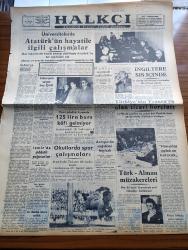 Halkçı Gazete - 19 Mayıs 1954 - Üniversitesilerde Atatürk'ün Hayatıyla İlgili Çalışmalar - Fuad Arna İle Millet Gazetesi Yazıişleri Müdürü Hüsnü Zeki Söylemezoğlu Evvelki Günkü Duruşmaları Sırasında Fotoğraf - İmam Hatip Okulunun Dün Yapılan Seçme Müsabakasına 201 Öğrenci Katıldı - Masa Futbolu Şampiyonası - Türkiye'nin Fransa'ya Olan Ticari Borçları - Altın Fiyatları Yükseliyor - Güzel Regina Dedektif Cardoc'un Maceraları Yazan Georges Dejean Yazı Dizisi - Namık Zeki Aral Köşe Yazısı - Çetin Altan Köşe Yazısı - Müslüman Kardeşler Lideri El Hudeybi Halk Mahkemesi Karşısında - İsmet İnönü'ye Sövmek - Hüseyin Cahit Yalçın'ın 50 Yıllık Siyasi Hatıraları Meşrutiyet Devri Ve Sonrası Yazı Dizisi - Baykara'nın Serüvenleri Baykara Hollywood'da Çizgi Roman - Ölü Kafası pelerin Altında İşlenen Cinayet Yazan Ketlin Veyd Yazı Dizisi - Binbir Sırrı Olan Adam Eski Müfettiş Thorp'un Hatıraları Yazan Arthur Thorp Yazı Dizisi - Shell - Film Ve Dans Yıldızı Nimet Alp Esenparkta - Devlet Tiyatrosu