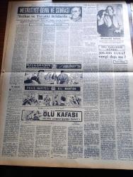 Halkçı Gazete - 19 Mayıs 1954 - Üniversitesilerde Atatürk'ün Hayatıyla İlgili Çalışmalar - Fuad Arna İle Millet Gazetesi Yazıişleri Müdürü Hüsnü Zeki Söylemezoğlu Evvelki Günkü Duruşmaları Sırasında Fotoğraf - İmam Hatip Okulunun Dün Yapılan Seçme Müsabakasına 201 Öğrenci Katıldı - Masa Futbolu Şampiyonası - Türkiye'nin Fransa'ya Olan Ticari Borçları - Altın Fiyatları Yükseliyor - Güzel Regina Dedektif Cardoc'un Maceraları Yazan Georges Dejean Yazı Dizisi - Namık Zeki Aral Köşe Yazısı - Çetin Altan Köşe Yazısı - Müslüman Kardeşler Lideri El Hudeybi Halk Mahkemesi Karşısında - İsmet İnönü'ye Sövmek - Hüseyin Cahit Yalçın'ın 50 Yıllık Siyasi Hatıraları Meşrutiyet Devri Ve Sonrası Yazı Dizisi - Baykara'nın Serüvenleri Baykara Hollywood'da Çizgi Roman - Ölü Kafası pelerin Altında İşlenen Cinayet Yazan Ketlin Veyd Yazı Dizisi - Binbir Sırrı Olan Adam Eski Müfettiş Thorp'un Hatıraları Yazan Arthur Thorp Yazı Dizisi - Shell - Film Ve Dans Yıldızı Nimet Alp Esenparkta - Devlet Tiyatrosu