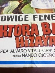 DOKTORA BAK HİZAYA GEL (La dottoressa del distretto militare), ORİJİNAL SİNEMA ÇİZİM AFİŞİ - 1976, FİLM AFİŞİ / POSTERİ - BÜYÜK BOY - ORİJİNAL - 100 X 70 cm EBADINDA - Original Turkish Big Size Movie Poster - Nando Cicero, Nando Cicero, Franco Milizia, Marino Onorati, Edwige Fenech, Alfredo Pea, Alvaro Vitali, Carlo Delle Piane, Grazia Di Marzà, Alfonso Tomas, Renzo Ozzano, Angelo Pellegrino, Dante Cleri, Tom Felleghy, Dante Cona, Mario Meniconi, Alfredo Adami, Lucio Montanaro, AKIN FİLM