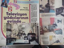 TV'de 7 Gün Haftalık Aktüalite Sinema Tiyatro Müzik ve Magazin Dergisi - 3 Ocak 1977 - Sayı:1 - Özel Sayı - Cihangir Göker - Televizyon yıldızlarının evinde - Yeni Yıl Yenilikleri - Cenk Koray - Hafta Başı - Yeni yılın ilk baykotu spikerlerden - Şengül KAraca - Erkan OYal - Tuna Huş - Can Akbel - Ülkü Kuranel - Mesut Mertcan - Tijen Par yine kaynanalarda - 1977'de neler olacak bakalım - Giray Elmalı - Reşat Nuri - Peyami Sefa - Halide Edip - Hüseyin Rahmi - Yakup Kadri - Haldun Taner - Hikmet Feridun Es - Oldu da Bitti Maşallah - Cevat Kurtuluş'tan bir gülen şarkı - Güneş Tecelli - Esmeray'ın İşi Şansa Kaldı - Zafer Cilasun ve 37 yıllık hayatı - Mücap Ofluoğlu - Nisa Serezli - Tv Yıldızları Takvimi 1977 - Cemile Kutgün - Columbo - Nuriye Kantar - Can Akbel - Elizabeth Montgomery - Erkan OYal - Angie Dickinson - Rock Hudson - Halit Kıvanç - Erkan Oyal'ın bıyıkları neden olay oldu - 1976'nın yüz karaları - Cemile Kutgün - Erol Evgin - Füsun Önal - Tansu Polatkan Posterli Tam Takım Dergi