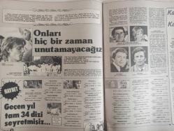 TV'de 7 Gün Haftalık Aktüalite Sinema Tiyatro Müzik ve Magazin Dergisi - 3 Ocak 1977 - Sayı:1 - Özel Sayı - Cihangir Göker - Televizyon yıldızlarının evinde - Yeni Yıl Yenilikleri - Cenk Koray - Hafta Başı - Yeni yılın ilk baykotu spikerlerden - Şengül KAraca - Erkan OYal - Tuna Huş - Can Akbel - Ülkü Kuranel - Mesut Mertcan - Tijen Par yine kaynanalarda - 1977'de neler olacak bakalım - Giray Elmalı - Reşat Nuri - Peyami Sefa - Halide Edip - Hüseyin Rahmi - Yakup Kadri - Haldun Taner - Hikmet Feridun Es - Oldu da Bitti Maşallah - Cevat Kurtuluş'tan bir gülen şarkı - Güneş Tecelli - Esmeray'ın İşi Şansa Kaldı - Zafer Cilasun ve 37 yıllık hayatı - Mücap Ofluoğlu - Nisa Serezli - Tv Yıldızları Takvimi 1977 - Cemile Kutgün - Columbo - Nuriye Kantar - Can Akbel - Elizabeth Montgomery - Erkan OYal - Angie Dickinson - Rock Hudson - Halit Kıvanç - Erkan Oyal'ın bıyıkları neden olay oldu - 1976'nın yüz karaları - Cemile Kutgün - Erol Evgin - Füsun Önal - Tansu Polatkan Posterli Tam Takım Dergi