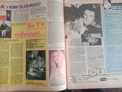 TV'de 7 Gün Haftalık Aktüalite Sinema Tiyatro Müzik ve Magazin Dergisi - 18 Ağustos 1980 - Sayı:34 - Dallas - Ajda Pekkan - Filiz Akın - Larry Hagman - Dallas nasıl doğdu? - Bülent Ersoy - Mine Koşan - Bülent Ersoy - Müjde Ar - Bedia Akartürk - İbrahim Tatlıses - Hikmet Feridun Es - Nükhet Duru Show - Kısmet Açan Müzikal - Orhan ŞEner - Atilla Yelken - Sezen Cumhur Önal - Bir reklam filminin fotodramı - Atilla Atasoy Aramızda - Banu patlamaya hazır bir bomba gibi - Taner Şener - Suna Şener - Ayten Gökçer Posteri - Nuri Sesigüzel - Vedat Çetinkaya - Peride Celal - Tanju Okan'la birlikte - Sezen Aksu - Amanda Lear - Mehmet Ali Erbil - Böyle Garip'e can kurban - Ahmet Avcı - Müşerref Tezcan - Nükhet Duru - Halit Akçatepe - Necla Nazır Altın Gibi Bir Kalbi Var - İlyas Salman - Kemal Sunal - Filiz Akın'ın yeni hayatı - TEK Deterjan Reklamı fotoğraf ve haberi - Posterli Tam Takım Dergi