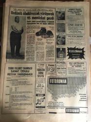HÜRRİYET GAZETESİ 11 HAZİRAN 1967 YIL :20 SAYI :6866--Rusya nın sert ültimatomu üzerine dün akşam İsrail Ateşkes meye karar verdi ---İsrail ordusu Şam ı kuşattı ---Nasır ,istifasını geri alarak  yerinde kaldı --Rusya ,İsrail ile siyasi münasebetlerini  kesti --Beyrut ta Amerikan Haberler Merkezi Yakıldı ,Yahudilere   ait dükkanlar yağma ediliyor ---Önemli aile problemi ---Ürdünlü Abdülrezzak  yürüyerek 95 memleket gezdi ---Cumhuriyet Pavyonu --Fuar Akasyalar Aile Çay Bahçesi : Bedia Akartürk ,Dursun Salkım ,Semra Sar, Aysel Tanju ---Amerika nın savunma işleri için 70 milyar dolar harcanacak ---Yunan Kralını Edirne sınırında bir Türk gazetecisi karşıladı --İst.Spor Küme Düştü --Beşiktaş Fenerbahçe oynuyor --İlkokulların öğretmen ihtiyacı karşılandı ---Öğretmene mi yoksa müftüye mi inanayım ?--Beyaz perdenin dedikodusu bitmez ki ---Elvis :Az kalsın evlenmeyecektim--Genç kızların  erkek arkadaşı olmalı mı ?--Bir ruh doktorun yaptığı açıklama---Türk Milli Kıyafetleri ile ---