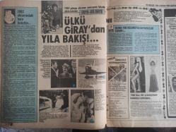 TV'de 7 Gün Haftalık Aktüalite Sinema Tiyatro Müzik ve Magazin Dergisi - 1 Ocak 1982 - Sayı:1 - Zeki Müren - Yılbaşı gecesi şenliğinde yıldız yağmuru var - En büyük şarkıcı, en sevilen şarkıyla ekranda - TRT Genel Müdürü'ne 100 soru - 1982 ekranındaki kara bulutlar - Ülkü Giray'dan yıla bakış! - Yeni Yıla, TRT'yi karıştıran dansözle giriyoruz - Tele program - TV Bulmaca - Ve mikrofonda yılbaşı - Gözünüz ekranda, kulağınız radyoda olsun! - Türkan Şoray - Arçelik Buzdolabı Reklamı fotoğraf ve haberi - Dergi Tam Değildir sadece 8 Sayfası Mevcuttur