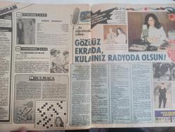 TV'de 7 Gün Haftalık Aktüalite Sinema Tiyatro Müzik ve Magazin Dergisi - 1 Ocak 1982 - Sayı:1 - Zeki Müren - Yılbaşı gecesi şenliğinde yıldız yağmuru var - En büyük şarkıcı, en sevilen şarkıyla ekranda - TRT Genel Müdürü'ne 100 soru - 1982 ekranındaki kara bulutlar - Ülkü Giray'dan yıla bakış! - Yeni Yıla, TRT'yi karıştıran dansözle giriyoruz - Tele program - TV Bulmaca - Ve mikrofonda yılbaşı - Gözünüz ekranda, kulağınız radyoda olsun! - Türkan Şoray - Arçelik Buzdolabı Reklamı fotoğraf ve haberi - Dergi Tam Değildir sadece 8 Sayfası Mevcuttur