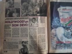 TV'de 7 Gün Haftalık Aktüalite Sinema Tiyatro Müzik ve Magazin Dergisi - 5 Aralık 1983 - Sayı:50 - Mesut Mertcan: ''Bu Son Olsun'' - Damat Bey Böyle Gitti - Talih Kuşu Nikahta - Gelin Hanıma İlk Ültimatom - Bu Takılar Adana'dan geldi - Göksel Arsoy'u Yaratan Film - Hikmet Feridun Es - Ekranın İçinden - Suavi Sualp - Ahmet Üstel - Sanat Dünyasında Bir Dayanışma Anıtı - ''Uykudan Önce'' için son sözü Başbakanlık söyleyecek - Hülya Koçyiğit'e Çifte Darbe - Annesi komaya girdi - Zerrin Özer ablası için kilo veriyor - Esen Ünir - Kim, kimden, nasıl hesap soracak? - Ersan Erdura - Kim bu Sinderella? - Sophia Loren'in hayatı batı erkanlarında - Carlo Ponti - Ayşe Egesoy - Füsun Önal üşütecek! - Sevim Deran'ı makasladılar - Halit Kıvanç bir sırrını açıklıyor - Dünyanın en ünlü bale dansörü ekranlarımızdan geçti - TV Stüdyolarının Ekran Arkası - Selahattin Alpay - ÖMer Şan - Erşan Başbuğ - İlyas Tüfekçi - Richard Burton - Elizabeth Taylor fotoğraf ve haberi - Tam Takım Dergi