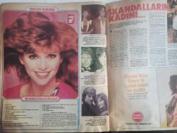 TV'de 7 Gün Haftalık Aktüalite Sinema Tiyatro Müzik ve Magazin Dergisi - 21 Mart 1983 - Sayı:13 - Sibel Egemen - Mariko - Pamela - Mehmet Akarca'yı Diskotekte Yakaladık! - Mesut Mertcan - Temyiz Bozdu, Boşanma Şansı Doğdu - Yılmaz Dağdeviren - Bülent Özveren - Mariko ve Kıskanç Kocayı Çıldırtan Sırı - Serap Mutlu Akbulut ile 40 Yıl Önce 40 Yıl Sonra! - Esen Ünür -Serap Mutlu - Bu Oyun, TRT'ye 6 Milyona Mal Oldu - Yaşar Özel'in yaşlılık sigortası: Karşıyaka'da bir kat - İzmir'de İkinci Hayat - Hikmet Feridun Es - Ah, Mariko San - Arsen Gürzap - Pembe Mutlu - Alev Sezer - Zor Günlerin Kadını - Kartal Kaan'la bir pazar günü - Yıldız Tumbul - Seyit Yıldız - Cemaliye Kıyıcı - Sabahattin Kalender - Şule Köker - İpek Mutay - İlhan İrem için maraton bitti - Ajda Pekkan - Ayşen Gruda - Adriano Celentano - Sophie Marceau - Terence Hill - Atilla Atasoy - Ahu Tuğba -Nusret Ersöz - Sermin Hürmeriç - Faruk Tınaz fotoğraf ve haberi - Tam Takım Dergi