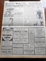 Ulus Gazetesi - 4 Mart 1959 - Meclis Bugün Kıbrıs Konusunu Görüşecek - Oleyis'in Kuruluşunun 10. Yıldönümü Kutlanmıştır - Yakup Kadri Karaosmanoğlu Köşe Yazısı - Sovyet İngiliz Bildirisi - Amerika Öncü 4 Adlı Yapma Uyduyu Dün Güneş'e Yolladı - Kruşçef İle Macmillan Almanya Meselesinde Anlaşmaya Varamadı - Bolivya'da Amerika Aleyhine Gösteriler - Zamlı Otobüs Ücretleri Ani Olarak Yürürlüğe Girdi - Emeklilik Süresinin 30 Yıl Olması Hakkındaki Kanun Yürürlükte - Neron Çizen Yalçın Çetin - Kuklalar Yazan Oktay Verel Yazı Dizisi - Türkiye İle Amerika Arasında İkili Askeri Anlaşma Yapılacak - İzmir'de NATO Karargahında Çalışan Chon Johns İsimli Amerikalı Öldü - Ankara'da Sinemalar Ve Tiyatrolar Programı - Dikbaş Eğikbaş Karabaş Çizen Eflatun Nuri - Memetle Memet Yazan Ve Çizen Tonguç Yaşar - Basketbolda Moda Ve Galatasaray Galip - Güreş Takımının Son Seçmeleri Yapıldı - Mustafa Dağıstanlı - Ankara Profesyonel Küme Lig Şampiyonu Demirspor'un Almanya Seyahati - Silahlı Kuvvetler Şampiyonası