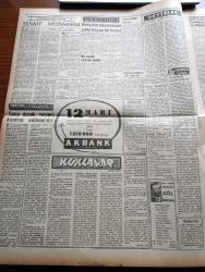 Ulus Gazetesi - 10 Mart 1959 - Yakup Kadri Karaosmanoğlu Köşe Yazısı - Irak Hükümeti Uçakları Musulu Bombalandı - Kuzey Irak'ta Başlayan İsyan Hareketi Dün De Devam Etti - Musul Radyosuna General Abdülvahap El Şavvaf'ın İhtilâl Kuvvetleri Bağdat'a Doğru Yürüyor - Ani Olarak Ankara'ya Gelen Doktor Fazıl Küçük Kıbrıs İçin Kredi İsteyecek - CHP Sekreter Yardımcısı Kemal Satır'ın Demokrasi Demokrat Parti Milletvekili Himmet Ölçmen'e Cevabı - Et Ve Balık Kurumu Satış Mağazalarında Kuyruk - İstanbul'da Yapılan Akademi Defilesi Büyük İlgi Toplamıştır - Kuklalar Yazan Oktay Verel Yazı Dizisi - Mustafa Nuri Okçuoğlu - 1 Milyar 11 Milyon Doları Geçmiş Olan Dış Borçların Ödenmesi 2002 Yılını Buluyor - Ressam Nazlı Ecevit'in Sergisinde Röportaj Fikret Otyam - Milli Türk Talebe Birliği Bildiri Yayınladı - Öğrenci Burslarının Azlığı İle Yabancı Dil Sınavından Şikayet - Dikbaş Eğikbaş Karabaş Çizen Eflatun Nuri - Galatasaray Ve Vefaspor Kampta