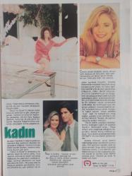 TV'de 7 Gong Haftalık Aktüalite Sinema Tiyatro Müzik ve Magazin Dergisi - 19 Mayıs 1992 - Sayı:19 - Kadir İnanır - Savcı'nın Aşk Hırsızı - Kent Çikolata Reklamı - Ron Moss - Joanna Johnson - Eric Forrester - John McCook - Yakışıklı Luke ''Sevgi Bağları''nda - Margo'nun minik oğlu da oyuncu TV filmini henüz kabul etmedi - Bob Marley ''Varımız yoğumuz özgürlük şarkıları'' - Arzu Ece - Nilüfer - Müjde Ar - Osman Yağmurdereli fotoğraf ve haberi - Dergi Tam Değildir Sadece 8 Sayfası Mevcuttur