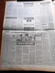 Ulus Gazetesi - 19 Ocak 1959 - Karayolları Bütçesi Görüşmesinde Programsız Çalışma Tenkidlere Uğradı - Kasım Gülek Dün Strazburg'a Hareket Etti - Paris Bölgesi Sular Altında - Eoka Yeniden Tedhişe Başlayacağını Bildirdi - Hereke Dokuma İşçileri Sendikası Kongresinde İşçiler Hayat Pahalılığından Şikayet Etti Ve Grev Hakkı İstedi -  Türklüğü Tahkir Eden Yorgo Otis'in Akıl Hastası Olduğu Sanılıyor - Türk Amerikan Derneğinde Açılan Tasarlanan Türkiye Adlı Sergiden Bir Görünüş - Ünlü Yıldız Eva Bartok Bombay'da -  Kimya Mühendisimiz İnci Miller Uluslararası Birincilik Kazandı - Kuklalar Oktay Verel Yazı Dizisi - Tarihte Bugün Edgar Allan Poe'nin  Doğumu - Kaçak Viski Ve Dolar Bulundu - Sana Yağ - Mustafa Ekmekçi - Dikbaş Eğikbaş Karabaş Çizen Eflatun Nuri - Memetle Memet Yazan Ve Çizen Tonguç Yaşar - Fenerbahçe Dün Galatasarayla Golsüz Berabere Kaldı - Gül Çiray Gazi Koşusunda Rakipsizdi - Basketbol Ligi'nde Mülkiye İlk Devreyi Lider Olarak Bitirdi - San Francisco Ballet