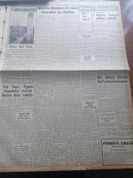 Yeni İstanbul - 22 Mayıs 1955 - Devrimler Ve Karşılaştıkları Tehlikeler Yazan Mustafa Nermi - Amerikan Hususi Muhabirimiz G.H. Martin Bildiriyor Moskova'nın Türkiye'ye Yaklaşma Teşebbüsleri - Adnan Menderes ile İsmet İnönü Arasında Yeni Söz Düellosu - Suna Soley Türkiye Güzeli Seçildi - Büyük Millet Meclisinde Atina Ve Belgrad'a Hücumlar - Suriye'ye Bir Muhtıra Verdik - Fatin Rüştü Zorlu'ya Göre Rusya Kendisine Yeni Peykler Arıyor - Fluminense Takımı Adalet'i 4 1 Yendi - Yarın Şeker Bayramı - Akis Mecmuası Neşriyat Müdürü Cüneyt Arcayürek'in Tahliye Talebi 4 Defa Reddedildi - Esirler Gölü Yazanlar Kemal Avan H. Avan Yazı Dizisi - Yapı Kredi Bankası Hilton Şubesi - Sinemacıların Hepsi Fiyatlarını Arttırdı - Camilerimiz Hırka-i Şerif Camii - Saadet Bekçisi Yazan Zeliha Harun Yazı Dizisi - Pazar Konuşmaları Yazan Baydar Derler- Münir Süleyman Çapanoğlu - Milli Atletlerimiz 24 Puanla İlerde - Şekerci Ali Muhiddin Hacıbekir