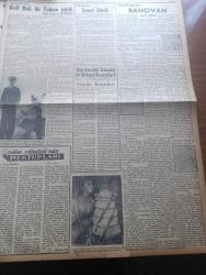 Yeni İstanbul - 22 Mayıs 1955 - Devrimler Ve Karşılaştıkları Tehlikeler Yazan Mustafa Nermi - Amerikan Hususi Muhabirimiz G.H. Martin Bildiriyor Moskova'nın Türkiye'ye Yaklaşma Teşebbüsleri - Adnan Menderes ile İsmet İnönü Arasında Yeni Söz Düellosu - Suna Soley Türkiye Güzeli Seçildi - Büyük Millet Meclisinde Atina Ve Belgrad'a Hücumlar - Suriye'ye Bir Muhtıra Verdik - Fatin Rüştü Zorlu'ya Göre Rusya Kendisine Yeni Peykler Arıyor - Fluminense Takımı Adalet'i 4 1 Yendi - Yarın Şeker Bayramı - Akis Mecmuası Neşriyat Müdürü Cüneyt Arcayürek'in Tahliye Talebi 4 Defa Reddedildi - Esirler Gölü Yazanlar Kemal Avan H. Avan Yazı Dizisi - Yapı Kredi Bankası Hilton Şubesi - Sinemacıların Hepsi Fiyatlarını Arttırdı - Camilerimiz Hırka-i Şerif Camii - Saadet Bekçisi Yazan Zeliha Harun Yazı Dizisi - Pazar Konuşmaları Yazan Baydar Derler- Münir Süleyman Çapanoğlu - Milli Atletlerimiz 24 Puanla İlerde - Şekerci Ali Muhiddin Hacıbekir