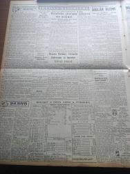 Yeni İstanbul Gazetesi - 20 Mayıs 1955 - Belgrad Tampon Devlet İsnadlarına Sinirleniyor - Türk Devrimi Tehlikeler Geçirebilir Mi Yazan Mustafa Nermi - Ruslar 3 Türk Casusunu İdam Etti - Şarkıcı Johnnie Ray İle İngiliz Caz Şarkıcısı Sylvia Drew İle Evleniyor - 19 Mayıs Gençlik Bayramı Atatürk'e Saygı Gösterileri İle Dün Kutlandı -  Celal Bayar'ın Gençliğe Hitabesi - Üniversite Bahçesine Gençliğin Yaptırdığı Atatürk Heykeli - Fenerbahçe 4  Beşiktaş 4 - Papazlar Papazı Makarios Mısırlılar'a Teşekkür Ediyor - Esirler Gölü Yazanlar Kemal Avan H. Avan Yazı Dizisi - Fotoğrafla Atatürk Sergisi Açıldı - Nil Alpar Ankara Güzeli Seçilmiştir - Nikita Kruşçef'in Yugoslavya Hakkındaki Beyanatı - Saadet Bekçisi Yazan Zeliha Harun Yazı Dizisi - Tabiatla Karşı Karşıya Arılar Alemi - Kıbrıs Kara Bulutlar Altında Yazan Fikret Adil Yazı Dizisi - Çinçin'in Serüvenleri - Çocuk Sayfası - Betty Mullen'in Yeni Yüzme Dünya Rekoru - Hamamda Düğün Girizan Tunara - Mithatpaşa Stadı - Boksta Doğu Almanya Galip