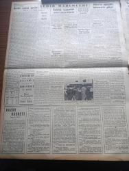 Yeni İstanbul Gazetesi - 9 Haziran 1955 - Niçin Kalkınmak İstiyoruz Yazan Mustafa Nermi - Amerikan Başkanı Eisenhower Dörtlü Toplantıdan Ümit Var - Basketbolda Dün İtalyanlara Yenildik - Dior'un A Ve H Modasına Alman Moda Yaratıcısı Heinz Uzun Ceket Ve Etekli Elbiselerle Karşı Koyuyor - Seferberlik İşleri İçin Bir Kanun Tasarısı Hazırlanıyor - 500 Bin Liralık Bir Vergi Kaçakçılığı - Turizm Çalışmalarına Dair Mükerrem Sarol'un Beyanatı - Tanınmış Televizyon Yıldızı Carole Carr İstanbul'a Geldi - Huzur Hasreti Yazan Mehmet Davaz Yazı Dizisi - Beraber Yaşama Parolası Yazan Profesör Doktor Yavuz Abadan - Hayvanları Koruma Cemiyeti Kedileri Gazla Öldürüyorlar - İstanbul Erkek Lisesi Mezunlarının Konseri - UNESCO Türkiye Millî Komisyonu Toplandı - Türkiye'ye Sığınan Çek Mültecileri Dönmek İstemiyor - Suriye'de Siyasi ve fotoğrafları İktisadi Buhran - Adana'da Bir Hipodrom İnşa Ediliyor - Saadet Bekçisi Yazan Zeliha Harun Yazı Dizisi - Ankara İstanbul İzmir Radyosu Programı - Faenza