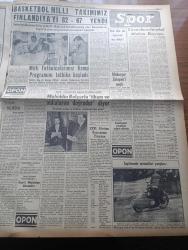 Yeni İstanbul Gazetesi - 10 Haziran 1955 - Sovyet Teklifi Karşısında Batı Almanya Yazan Mustafa Nermi Köşe Yazısı - Basketbolda Finlandiya'yı 82 67 Yendik - Rusların Davet Salgını - Cumhuriyet Halk Partisi Meclisi Bu Sabah Toplanıyor - Hilton Otelinin Açılışında Bulunmak Üzere Hollywood'un Bir Kısmı Dün Uçakla İstanbul'a Taşındı - Sonja Hennie - Leo Carrillo - Terr Moore - Kıbrıs'a Gönderilen Öğretmen Hasan Tanrıkut'un Marifetleri - NATO Güney Avrupa Başkomutanı Amiral Fechteler Bugün İstanbul'da - Ege Üniversitesi Önümüzdeki Ders Yılında Açılıyor - Huzur Hasreti Yazan Mehmet Davaz Yazı Dizisi - Faaliyet Sahası Hudutlar Aşan Orijinal Bir Polis Teşkilatı Interpol - Türk Kuşu Paraşüt Ekibi Türkiye'ye Dönüyor - İsrail'in Tecavüzü Halinde Müşterek Askeri İşbirliği - Güzelimiz Suna Soley Enflüenzaya Tutuldu - Cüneyt Arcayürek Tahliye Edildi - Saadet Bekçisi Yazan Zeliha Harun Yazı Dizisi - Zafertepe Anıtı - Çocuk Sayfası - Muhiddin Bulgurlu - Muzaffer Bozok - Hilton'un Açılışı İlan