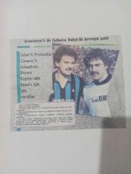 29 Mart 1982 - İnter'li Prohaska, Cesena'lı Schachner, Dünya Kupası'nda başarı için söz verdiler - Avusturya'lı iki futbolcu İtalya'da biraraya geldi - Mehmetçik Basri: ''Nöbete dediler, koşa koşa geldim'' fotoğraf ve haberi - Tek Yaprak Arkalı Önlüdür